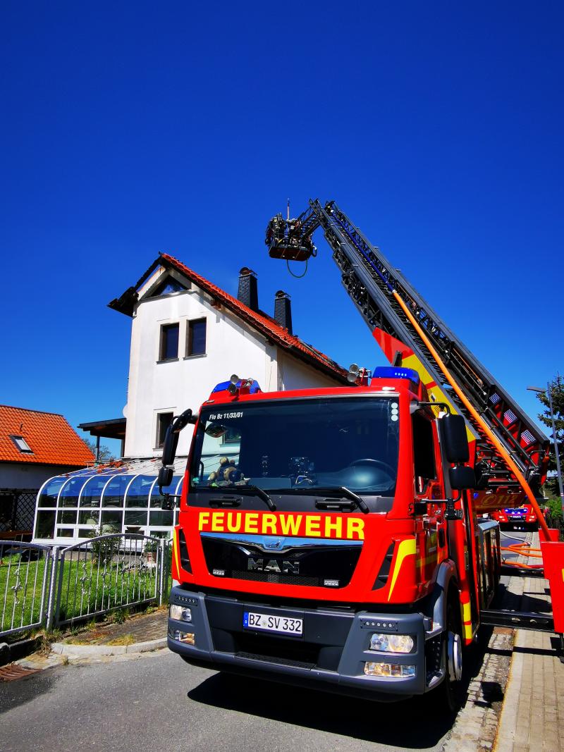 Feuerwehr rückt zum Dachstuhlbrand aus