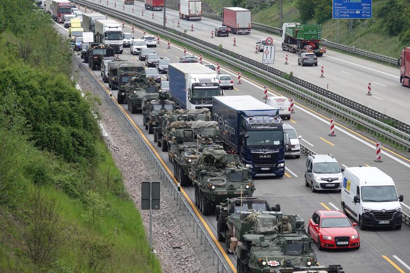 Militärkonvoi blockierte die Autobahn