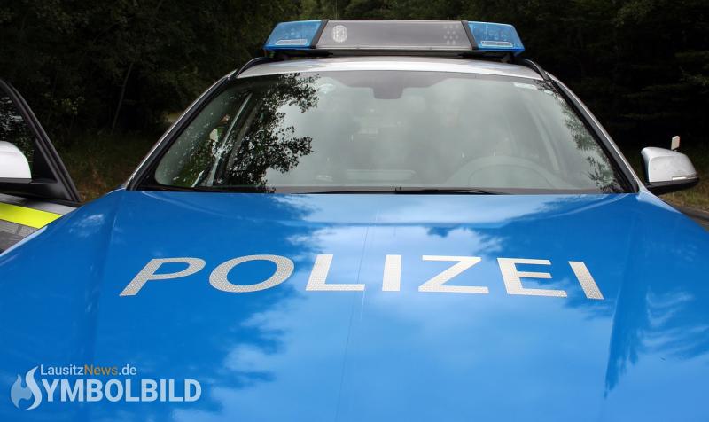 Audi prallt gegen Lkw – Stau und zwei Leichtverletzte