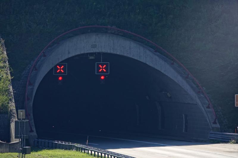 Autobahn nach Stromausfall in Tunneln gesperrt