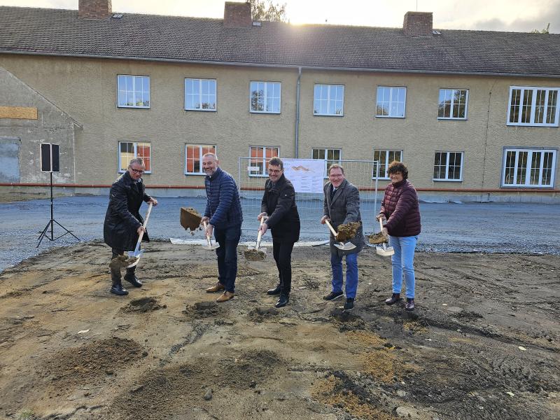Offizieller Spatenstich für Bauvorhaben der Oberschule Malschwitz in Baruth
