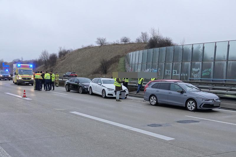 Sechs PKW kollidierten am Stauende auf der Autobahn