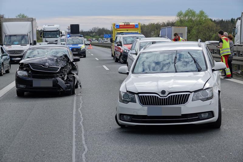 Sieben Fahrzeuge kollidierten bei zwei Unfällen auf der Autobahn