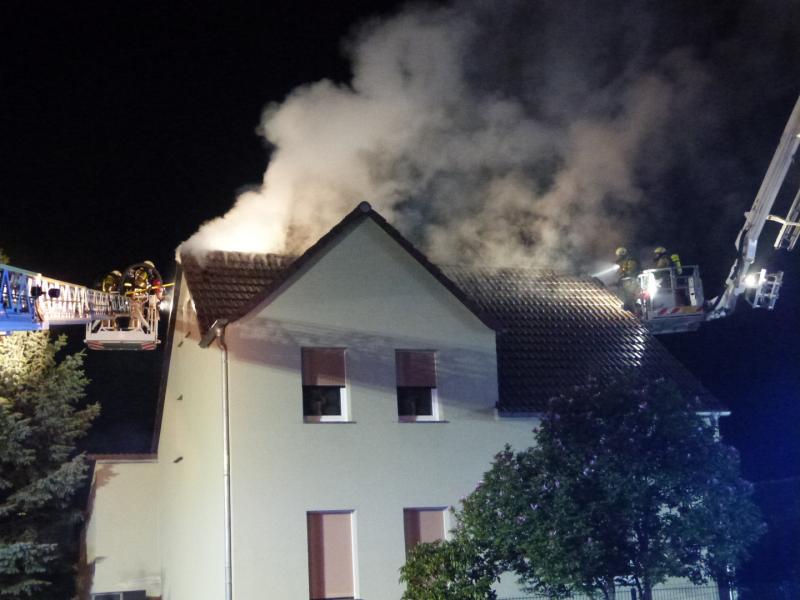 Blitz löst Dachstuhl-Brand in Gallinchen aus