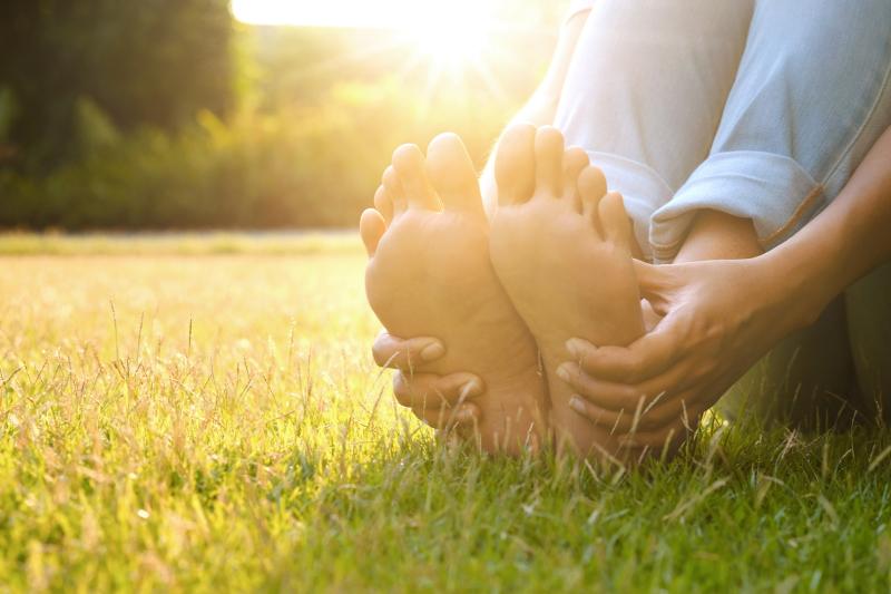 Gesunde Füße zur warmen Jahreszeit: Tipps gegen die Hitze